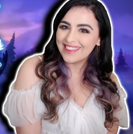 Alliebeemac erotic model pic