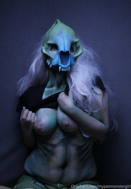 mypetmonstergirl perfect model img