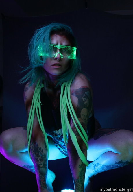 mypetmonstergirl hot star image