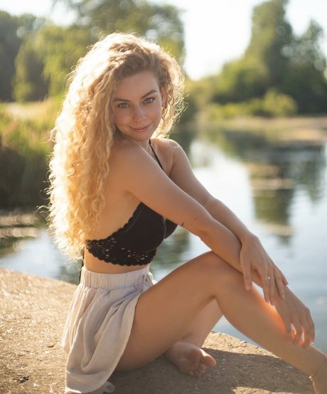 Dalmalaluna model hd pic