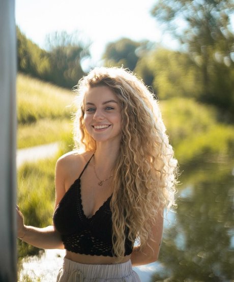 Dalmalaluna pornstar art picture