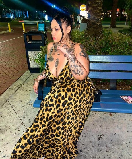 Krisssss__x erotic pornstar archive