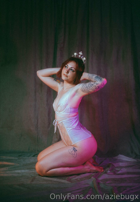 aziebugx erotic model img