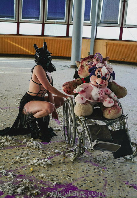 elenwae porn star archive