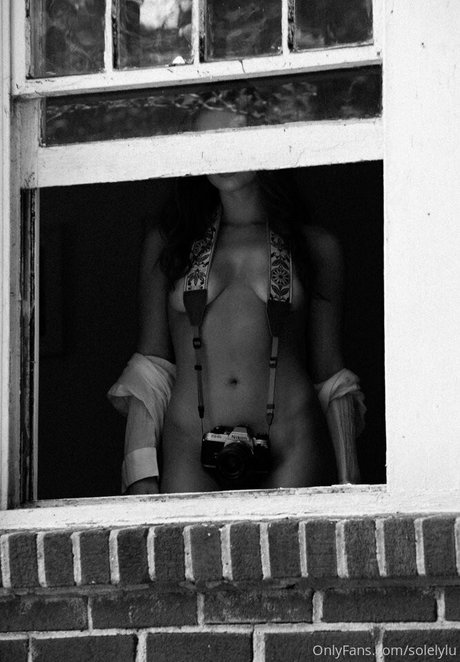 SolelyLu model sexy images