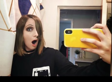 Tokidoki Traveller sexy actress img