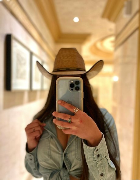 luna xox15 pretty model photo