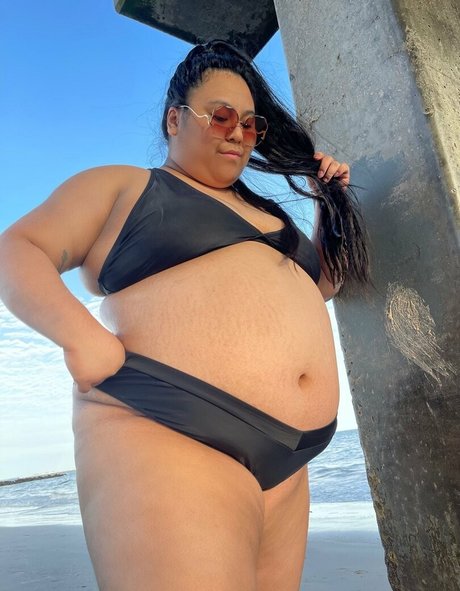 mochiibabii model naked images