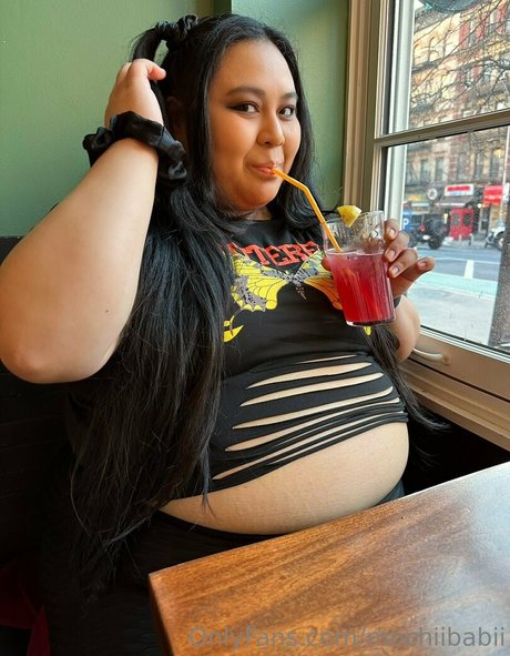 mochiibabii sexy model picture