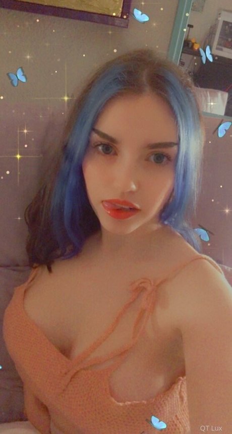 qtlux exclusive model picture