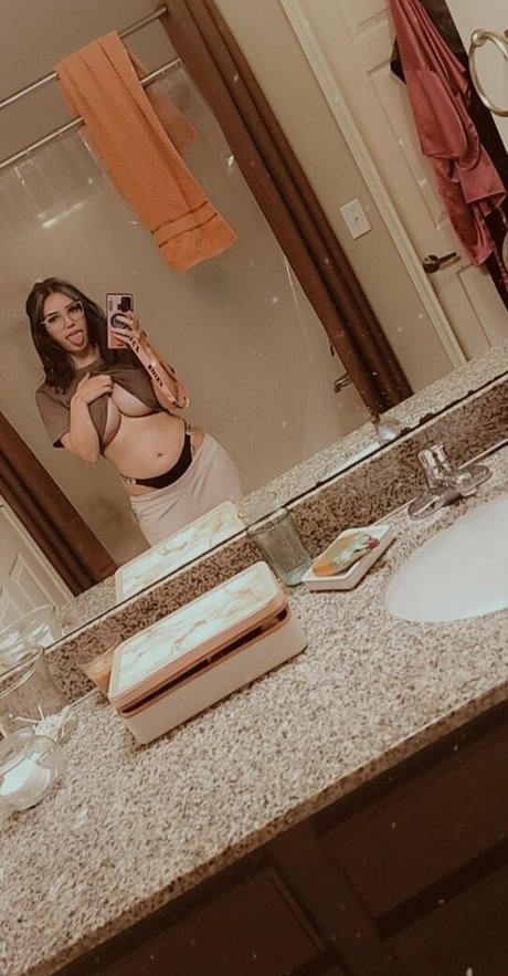 qtlux sexy model pics