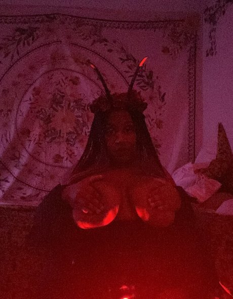 emithegoddess sexy model pics