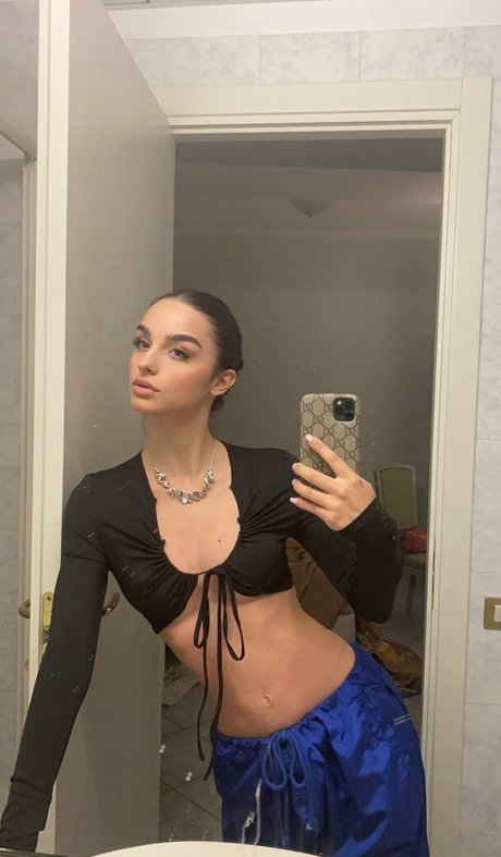 daliluu model hot img