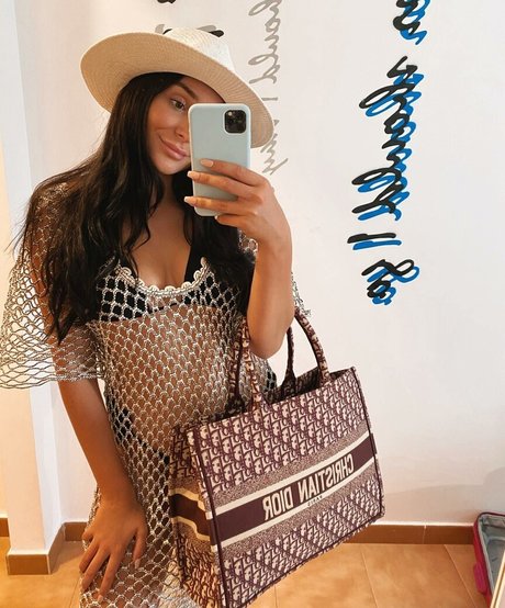 Coco Lodge hot actress images