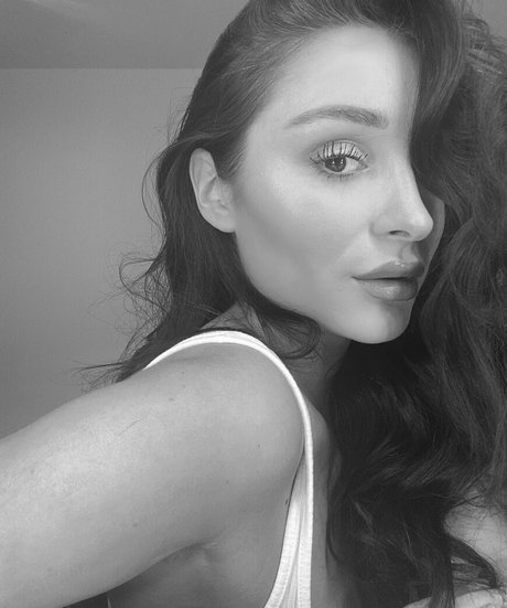 Coco Lodge erotic star picture