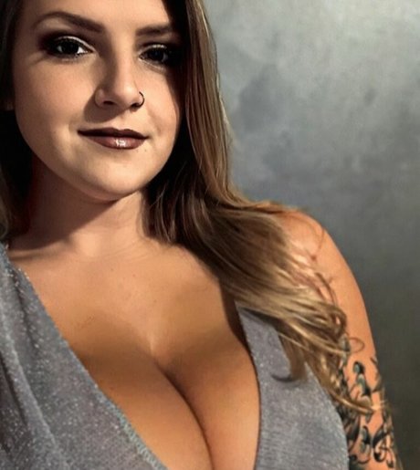 Chelsea Hammill nude actress archive