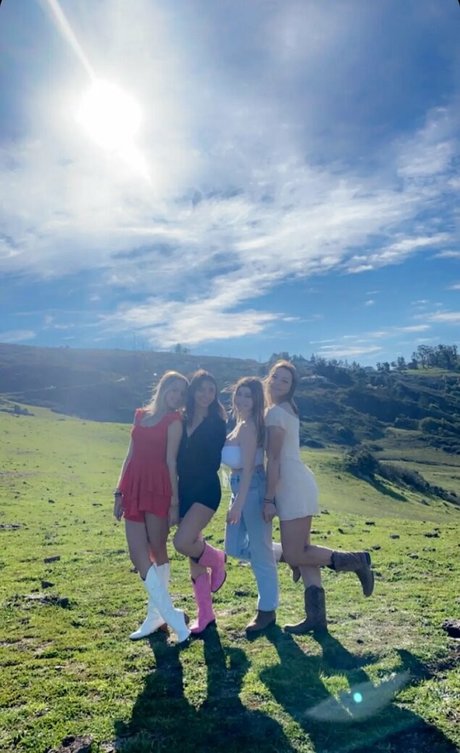 Emma R B xxx actress img