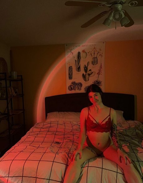 OakandPillow model xxx photo