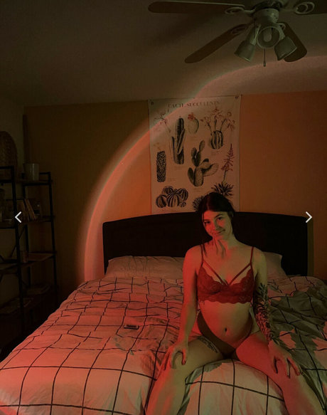 OakandPillow model hd pics