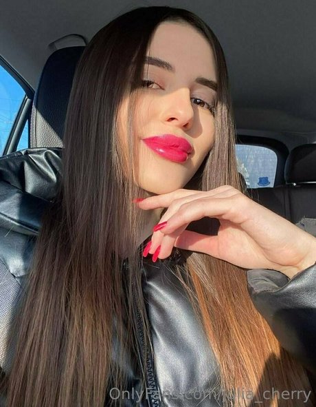 julia cherry model beautiful img