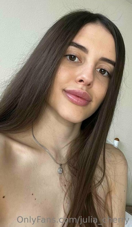 julia cherry nude model pic