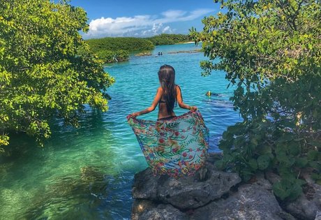 Alicia Londono beautiful model photo