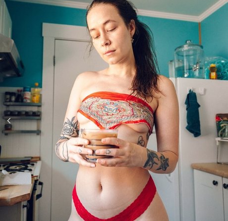 Nina Defilla model high quality image