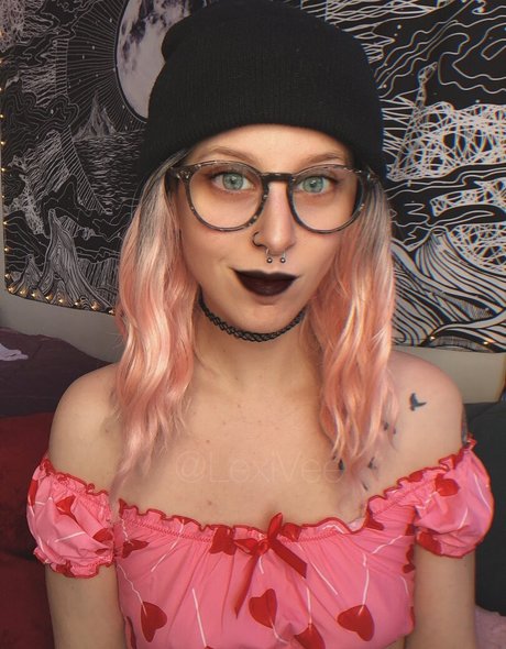 lexiveefree art actress picture