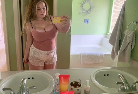 Kyla S beautiful model pic