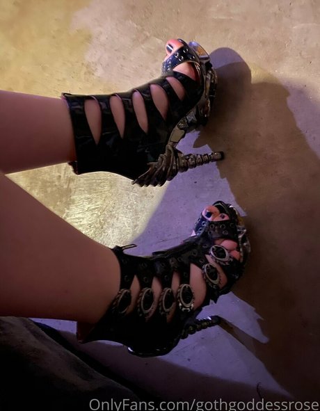 gothgoddessrose model top gallery