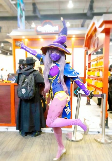 Magoraion model sexy photo