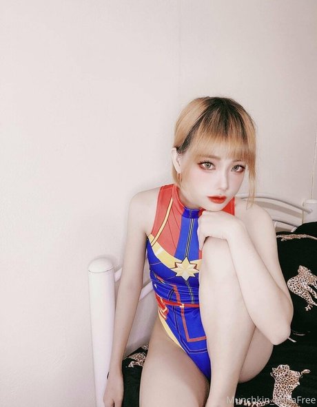 munchkin annafree art model photo