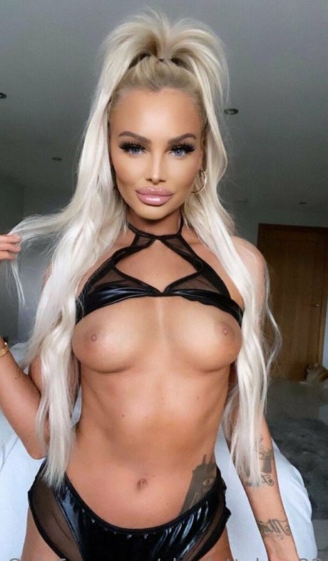 charlottelucy22 pornstar nudes picture