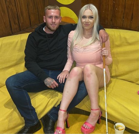 Emma H porn model img