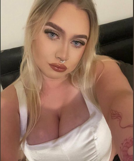 Emma H star sexy pictures