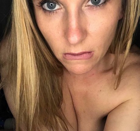 asian brunette onlyfans hd images