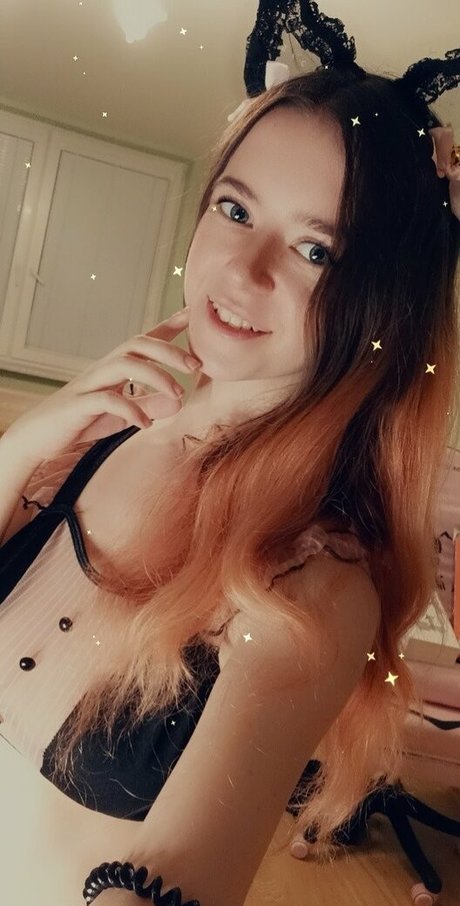 b kitty naked actress pic