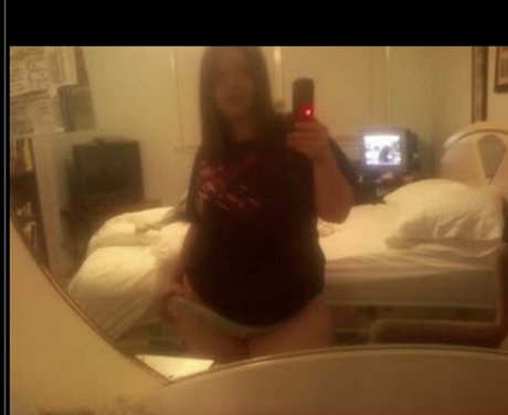 lilyloveles porn star image