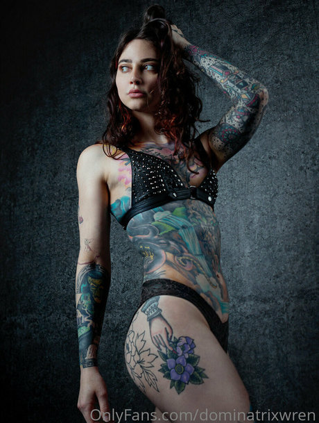 dominatrixwren exclusive model pic