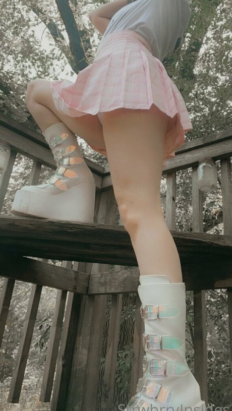 viinusflytrap naked actress pic