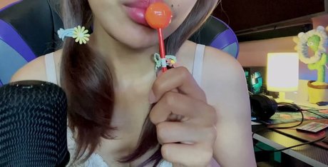 ASMRbyDee sexy model images