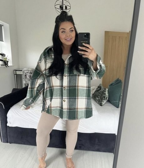 Scarlett Moffatt star top pictures
