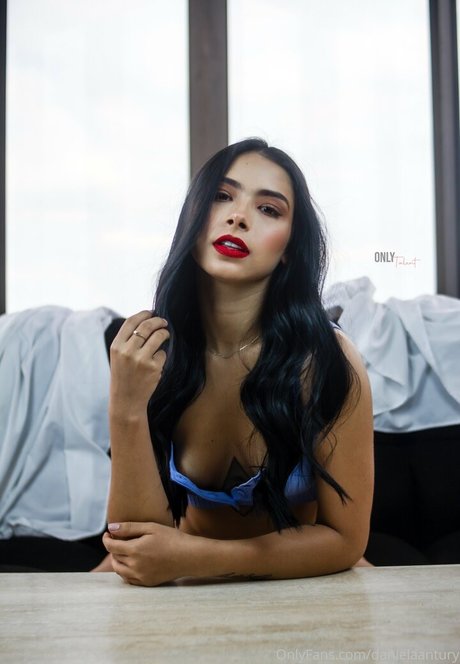 teen onlyfans exclusive image