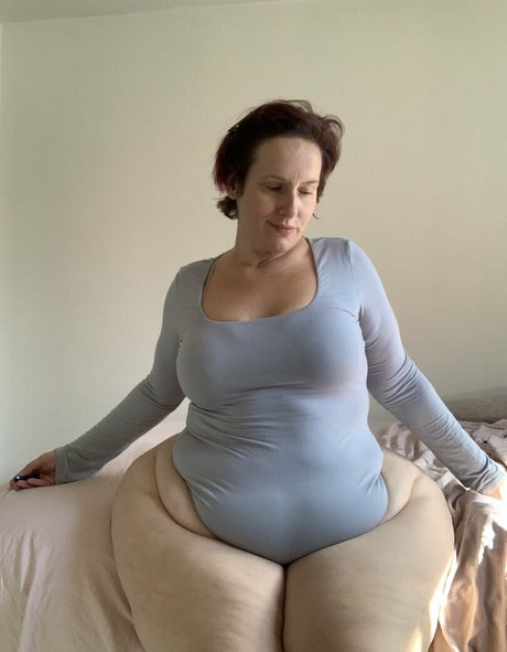 hourglassleigh pornstar nice pics