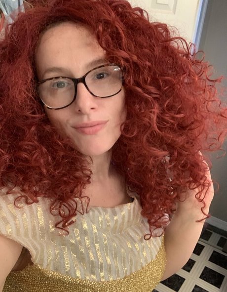 hourglassleigh pornstar pretty photo