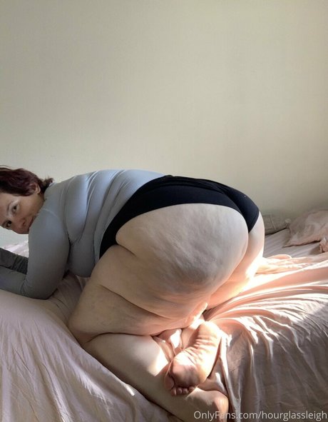 hourglassleigh model sex galleries