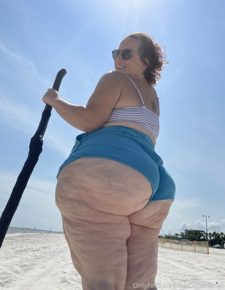 hourglassleigh porn star photo