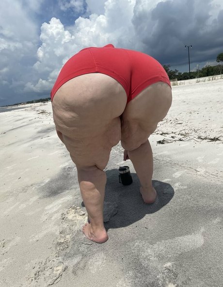 hourglassleigh pornstar sexy images