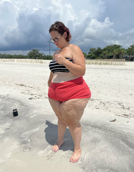 hourglassleigh xxx model gallery