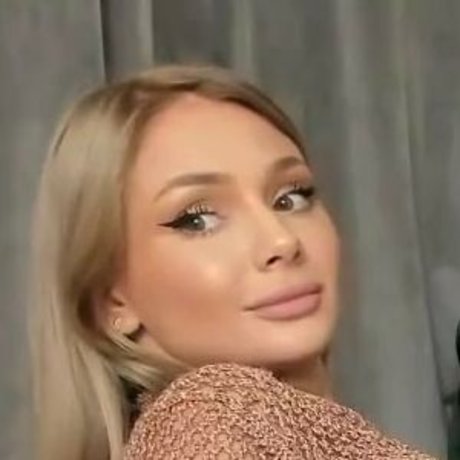 Yveline beautiful model pics